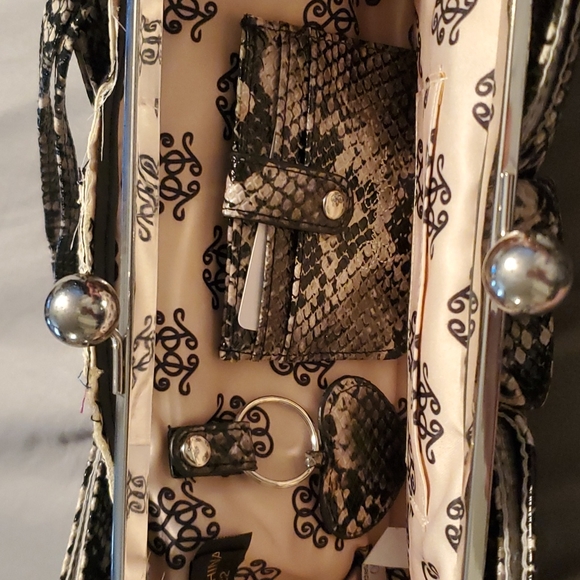 NWOT Jessica Simpson faux snake skin clutch. - Picture 5 of 7